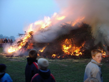 Osterfeuer der Gemeinde Rieste